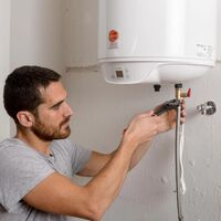 Si utilizas un termo eléctrico para el agua caliente estos son los 15 euros mejor invertidos para ahorrar en la factura de la luz 