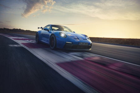 El Porsche 911 GT3 ya tiene precio en México: un auto de carreras apto para las calles