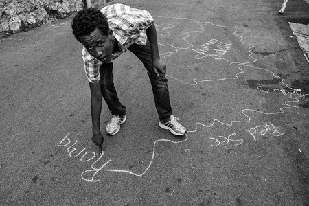 Luis Carlos Tovar gana el premio Descubrimientos PhotoEspaña 2017 con un original trabajo sobre movimientos migratorios