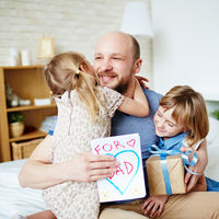 Un Día del Padre diferente: cómo celebrarlo en familia y homenajear a papá sin salir de casa