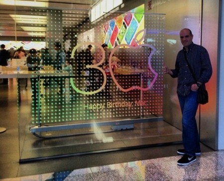 Algunas imágenes de la celebración de los 30 años del Macintosh en las Apple Store físicas