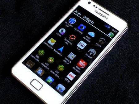 ¿Una ROM cocinada con Ice Cream Sandwich sobre Samsung Galaxy S2?, en vídeo