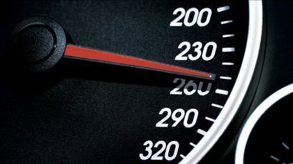 ¿Es el tiempo de aceleración de 0 a 100 km/h una buena medida?