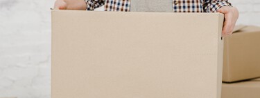 Nunca se me hubiera ocurrido usar una caja de cartón para hacer una estantería para mi despacho: es una idea para copiar