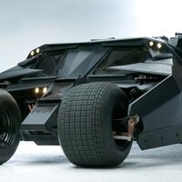 Para qué vas a gastarte 3 millones en un poco práctico superdeportivo de lujo cuando puedes comprar el coche blindado de Batman