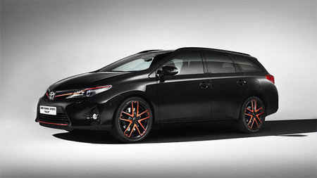 Estudios de diseño para los Toyota Auris Touring Sports y RAV4, para todos los gustos