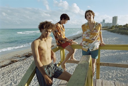 La colección de baño de Pull & Bear llega justo a tiempo para el primer chapuzón de la temporada