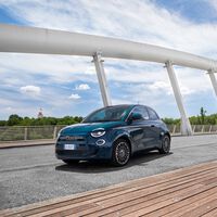 Stellantis 1 - Tesla 0. Stellantis vende más coches eléctricos en Europa que Tesla en lo que va de año