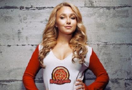 Claire Bennet da el cante