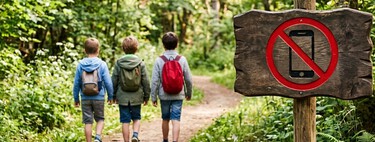 Cientos de jóvenes ya han apagado el móvil: un nuevo movimiento antipantallas para volver a los veranos analógicos