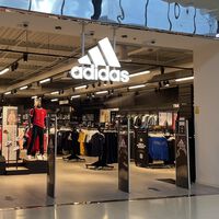 El outlet de Adidas liquida las zapatillas de skater perfectas para llevar con todo 24/7 este verano 