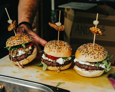 Celebra el Día de la Hamburguesa 2026 con promos de 2x1, descuentos y hamburguesas desde 1 peso