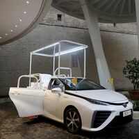 Un Toyota Mirai se ha convertido en el nuevo Papamóvil cero emisiones