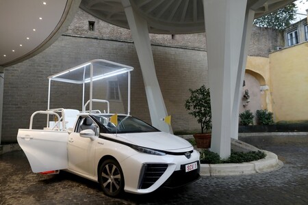 Un Toyota Mirai se ha convertido en el nuevo Papamóvil cero emisiones