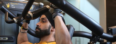 Olvídate de los 2 minutos de descanso entre series: este es el tiempo que hay que descansar para ganar masa muscular según los expertos en fitness