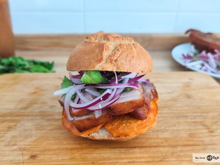 Pan con chicharrón: receta del clásico desayuno de Perú que ha puesto de moda Ibai Llanos