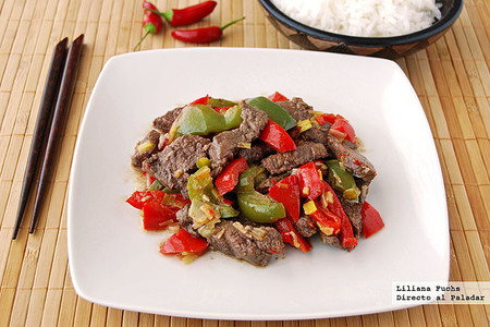 Salteado de ternera picante al comino. Receta de inspiración china