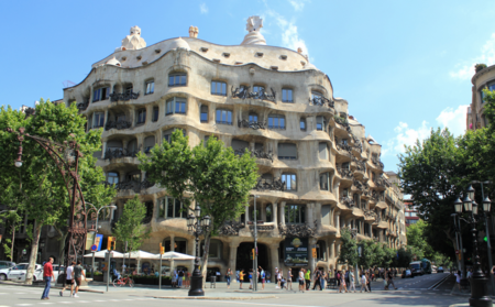 Barcelona sigue endureciendo las medidas contra Airbnb y amenaza con nuevas multas