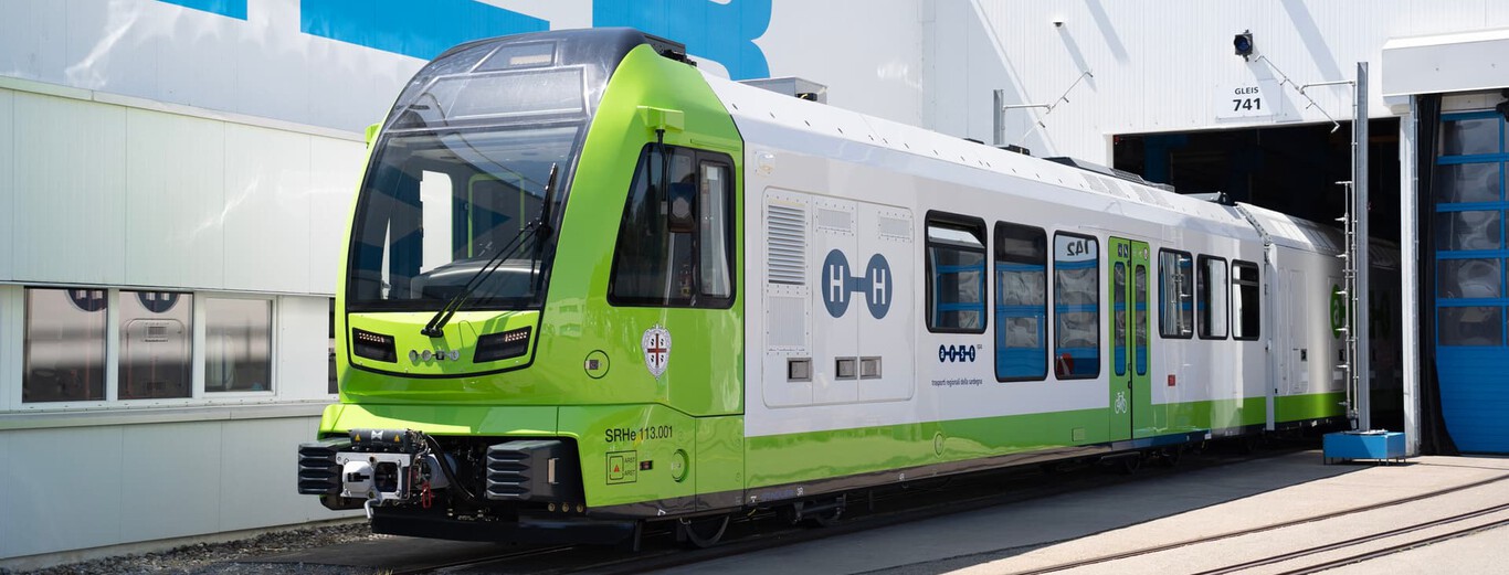 Suiza e Italia acaban de resolver un problema que llevaba décadas sin solución: meter un tren de hidrógeno en una vía estrecha