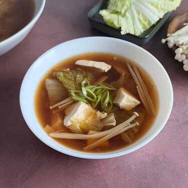 Doenjangguk, la sopa de soja fermentada que se come a diario en Corea