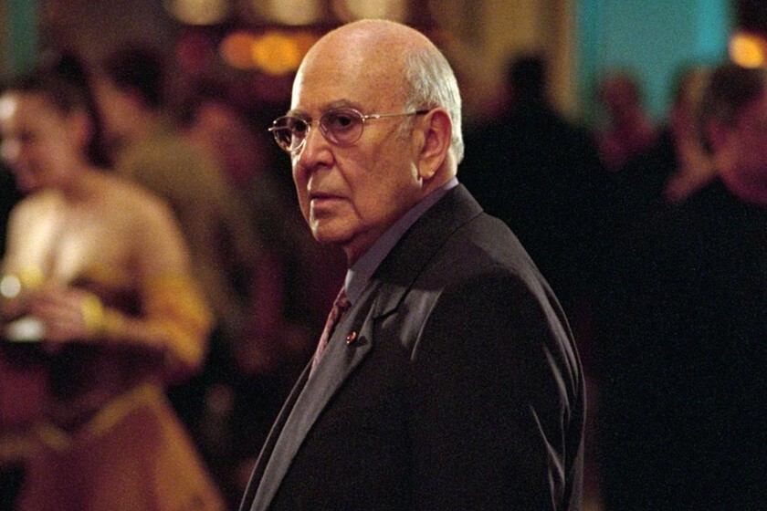 He visto esta película más de 10 veces y es tan buena que no me canso de ella. Es una joya del cine de puro entretenimiento