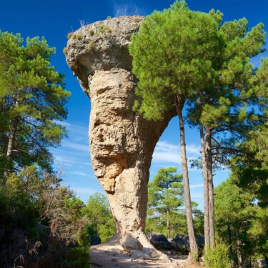 La ruta fácil de senderismo a 2 horas de Madrid que atraviesa un Parque Natural con rocas casi extraterrestres 