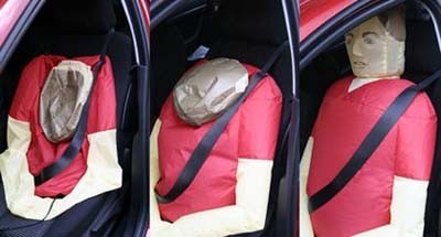 Pon un muñeco inflable en tu coche