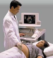 Un médico prohíbe al padre presenciar la ecografía de su bebé 