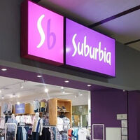 Suburbia quiere dejar de hacer ventas a cualquier precio: ahora prefiere vender menos ropa antes que rematarla 
