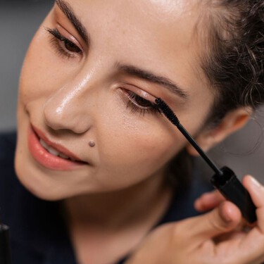Los expertos maquilladores coinciden: este es el truco al aplicar la máscara de pestañas para rejuvenecer al instante 