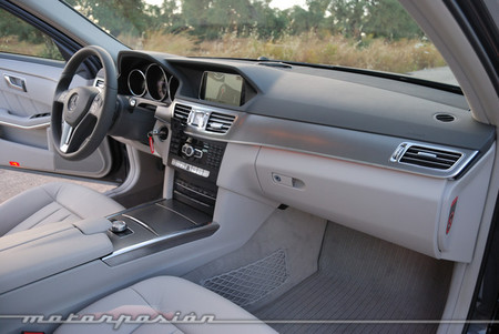 Mercedes-Benz E 220 CDI interior