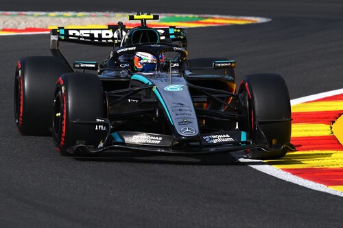 Kimi Antonelli deja encarrilado el mundial aprovechando el abandono de George Russell y sorteando las zancadillas de la FIA 