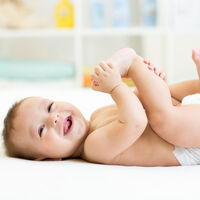 El abultamiento de las mamas en el recién nacido: a qué se debe y cómo evoluciona esta condición frecuente en el bebé