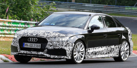Mira cómo exprimen al rojo vivo los frenos del Audi RS3 Sedan en el Nürburgring