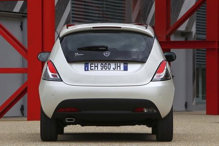 Lancia-Ypsilon-2011-28