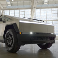 El youtuber más famoso y fanático de Tesla y de Apple se compró una Cybertruck, pero la vendió a los 9 meses: "Prefiero una Rivian"