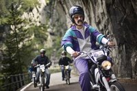 Ciclomotores en los Alpes con Red Bull