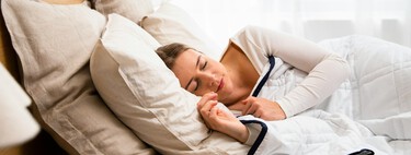 Mulheres dormem consistentemente pior do que homens, e a ciência finalmente descobriu o porquê 