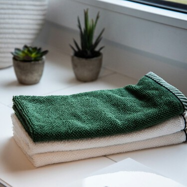 El chisme súper barato que mantiene los paños de cocina a mano, ordenados y sin que molesten por la encimera