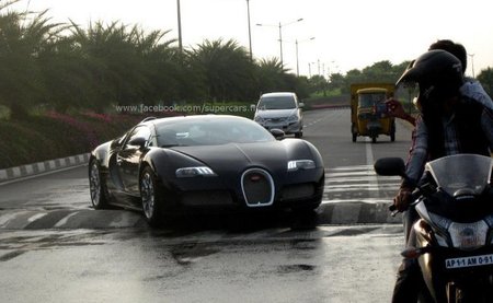 Bugatti Veyron vs. resalto talla XXL