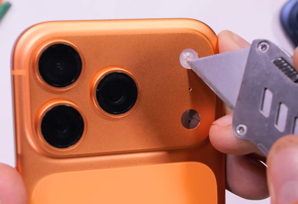 Apple se moja y zanja la polémica del scratchgate: el culpable de los arañazos del iPhone 17 Pro es un accesorio de sus propias tiendas 