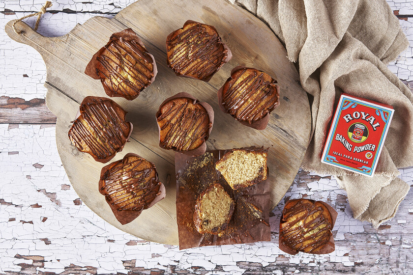 Estos muffins de plátano y chocolate son los más fáciles y tiernos: una receta para la que solo necesitas un bol