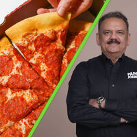 Hace 35 años emigró y repartía pizzas por 4.25 dólares la hora: hoy es millonario y dirige un imperio de comida rápida