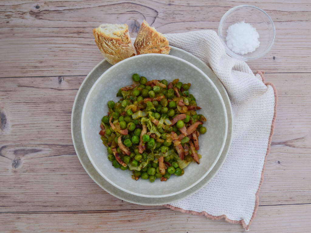 Guisantes a la francesa: La receta de verdura que repetirás una y otra vez