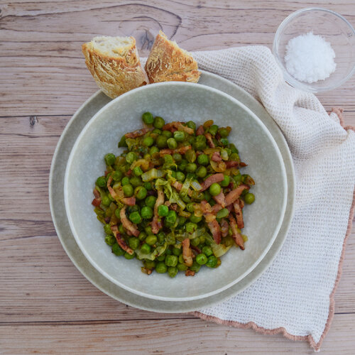 Guisantes a la francesa: La receta de verdura que repetirás una y otra vez 