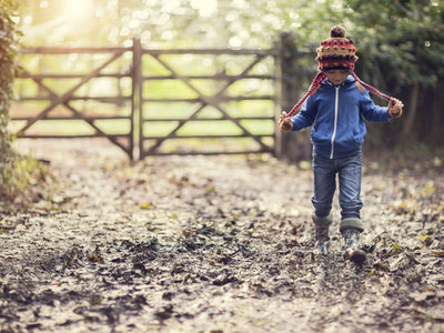 Hace frío, ¡salgamos! Por qué es importante para los niños disfrutar en la naturaleza