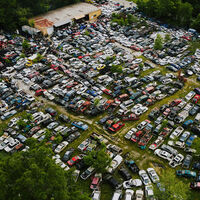 En esta ciudad no hay espacio para tanto coche abandonado y no saben qué hacer con ellos: 14.000 en sólo seis meses