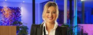 Los mocasines animal print ahora se llevan con traje y con pajarita desabrochada, palabra de Sandra Barneda 