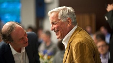 Para Walter Isaacson, Apple compraría Beats para potenciar la televisión y no la música