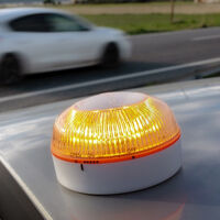 No llevar una baliza V16 en el coche a partir del 1 de enero puede acarrear multas. Estas tienen envío rápido y te llegarán a tiempo